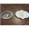Image 1 : CLEAR GLASS + WHITE ANCHOR HOCKING DISH