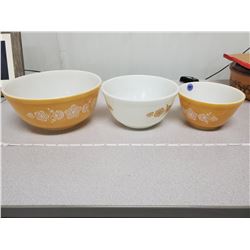 VINTAGE PYREX BOWL SET