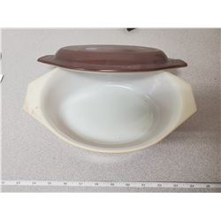 VINTAGE PYREX CASSEROLE DISH