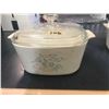 Image 2 : 2 CORNING CASSAROLE DISH + LIDS + DISPLAY CAKE DISH WITH STAND