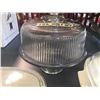 Image 4 : 2 CORNING CASSAROLE DISH + LIDS + DISPLAY CAKE DISH WITH STAND