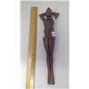 Image 1 : 1942 HAWAII U.S.A. CARVED POLISHED HARD WOOD BETWEEN THE LEGS. NUTCRACKER WORKS - HEIGHT 13"