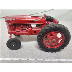 HUBLEY CAST ALUMINUM  1/16 SCALE TRACTOR