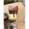 Image 7 : FLUT OF VINTAGE COLLECTION TINS