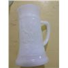 Image 2 : 3 PIECE MILK GLASS