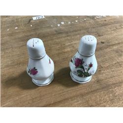 FLOWERS ON WHITE SALT + PEPPER