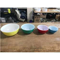 SET OF 4 PYREX MIXING BOWLS