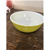 Image 3 : LARGE YELLOW PYREX BOWL
