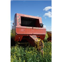 New Holland 660 Round Baler, 6 new bands. Some bands need replacing