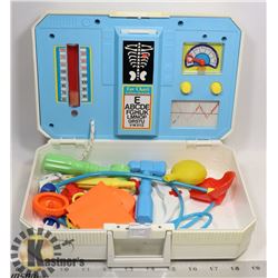 VINTAGE 1950'S-60'S PLASTIC CARRY CASE