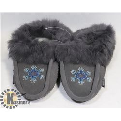 PAIR LADIES MOCCASINS SIZE 10
