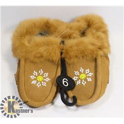 PAIR LADIES MOCCASINS SIZE 9