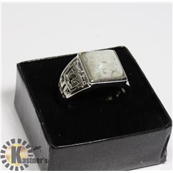 MALE  RING NATURAL AGATE SIZE 10 FREE ZIE