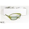 Image 1 : BOX OF DESIGNER SUNGLASSES GREEN COLOR WITH