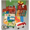 Image 1 : BOX OF ASSORTED VINTAGE FISHER PRICE TOYS