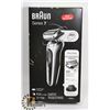 Image 1 : BRAUN SERIES 7 SHAVER KIT, 360 DEGREE FLEX