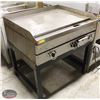 Image 2 : 36" NATURAL GAS FLAT-TOP GRIDDLE W/ STAND