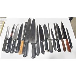 LARGE KNIFE HOLDER W/ 16 ASSORTED KITCHEN KNIVES