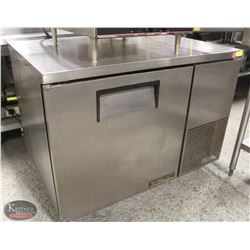TRUE REFRIGERATED WORK TABLE ON CASTORS