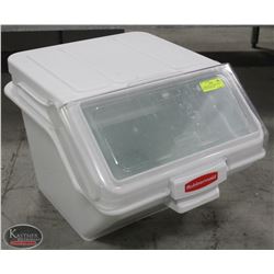 RUBBERMAID STACKABLE FOOD BINS W/ SLIDING LIDS