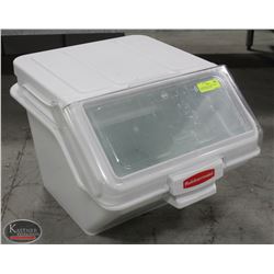 RUBBERMAID STACKABLE FOOD BINS W/ SLIDING LIDS