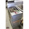Image 1 : FRYMASTER DUAL-BASKET COMMERCIAL DEEPFRYER