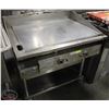 Image 3 : 33" STAINLESS STEEL GRIDDLE ON STAND W/ CASTORS