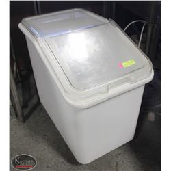 RUBBERMAID LARGE INGREDIENT BIN W/ LID & SCOOP