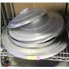 Image 1 : 4 ASSORTED TYPES OF ALUMINUM PANS & OTHER