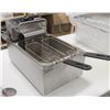 Image 3 : LIKE-NEW OMCAN COUNTERTOP ELECTRIC DEEPFRYER