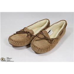 NEW EDDIE BAUER  WOMEN'S SUEDE SHOE SZ 8