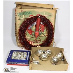 3 BOXES OF VINTAGE CHRISTMAS DECORATIONS WREATH