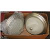Image 1 : SET OF 2 SATIN NICKEL, SWIRL GLASS BEDROOM LIGHTS
