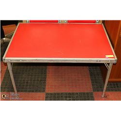 VINTAGE CHILDREN'S METAL FOLDING TABLE & 4 FOLDING