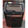 Image 1 : STAPLES TITANIUM CUTTER PAPER SHREDDER