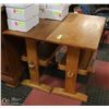 Image 1 : 2 VILAS MAPLE END TABLES