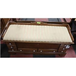 ESTATE VILAS MAPLE CEDAR LINED UPHOLSTERED