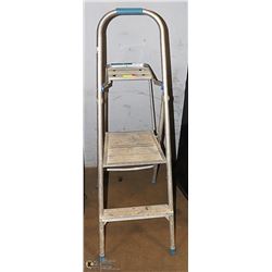 METAL STEP LADDER