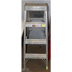 LOUISVILLE THREE STEP LADDER