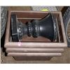 Image 1 : LOT OF 4 PLANTERS
