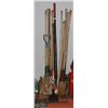 Image 1 : LARGE LOT OF ASSORTED YARD TOOLS