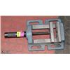 Image 1 : SMALL METAL VISE. TOOLS