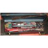 Image 1 : METAL TOOL BOX WITH CONTENTS