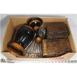 LOT OF CASES WITH VASES