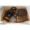 Image 1 : LOT OF CASES WITH VASES