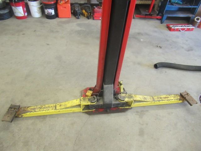 Snap On Mdl EELR3378 2 Post Clear Floor Hoist 9000 LB 20 Amp - Made by ...