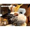 Image 8 : Curious stuffed toy with plastic box