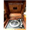 Image 2 : 1921 120cm Victor VV-110 Record Player