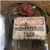 Image 1 : 2 SIGNS AND 1 OIL PUMP