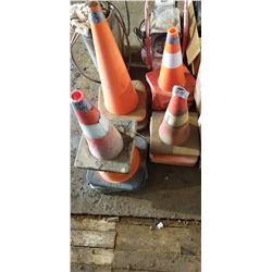 18 PILONS,TRAFFIC CONES